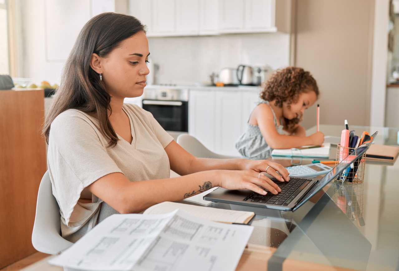 mom-working-from-home